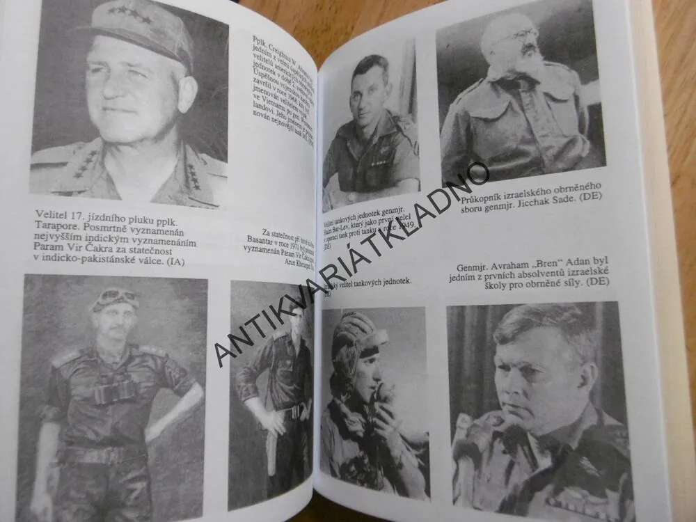 VELITELÉ TANKOVÝCH VOJSK, GEORGE FORTY, RYTÍŘI MODERNÍ DOBY