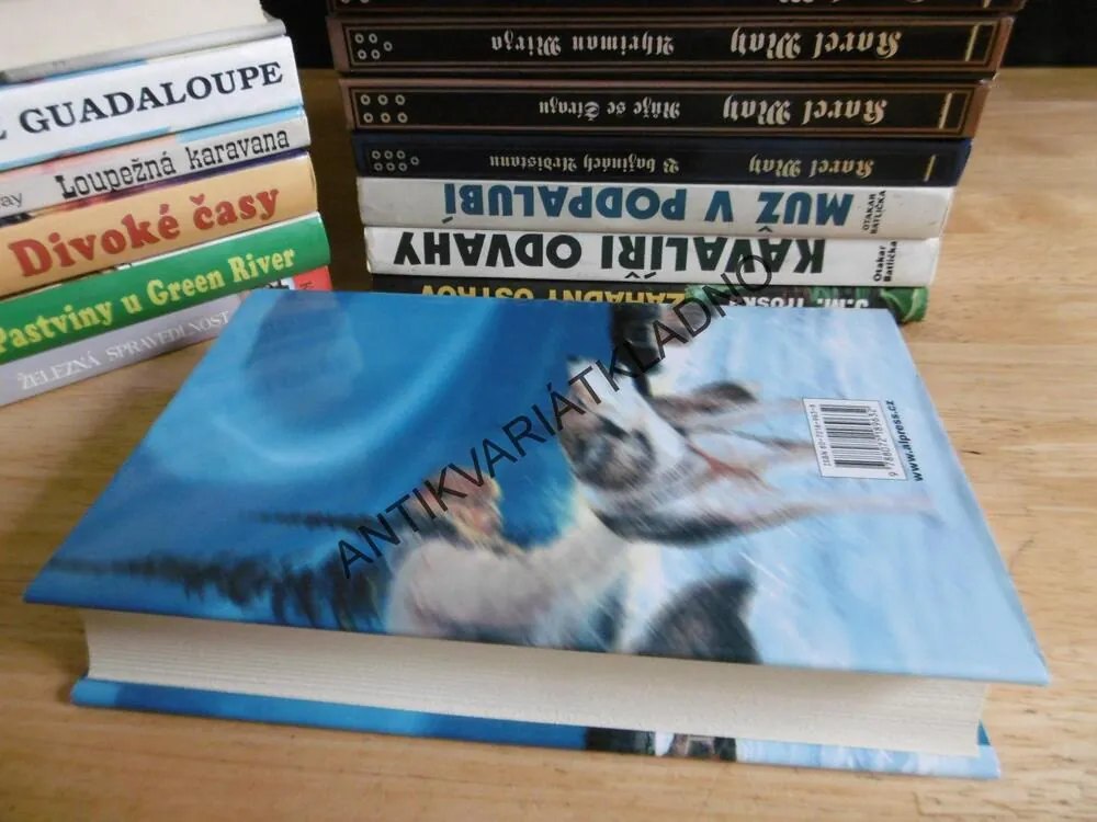 ZPĚV DALEKÉHO SEVERU, LOVEC SNŮ, NICOLAS VANIER