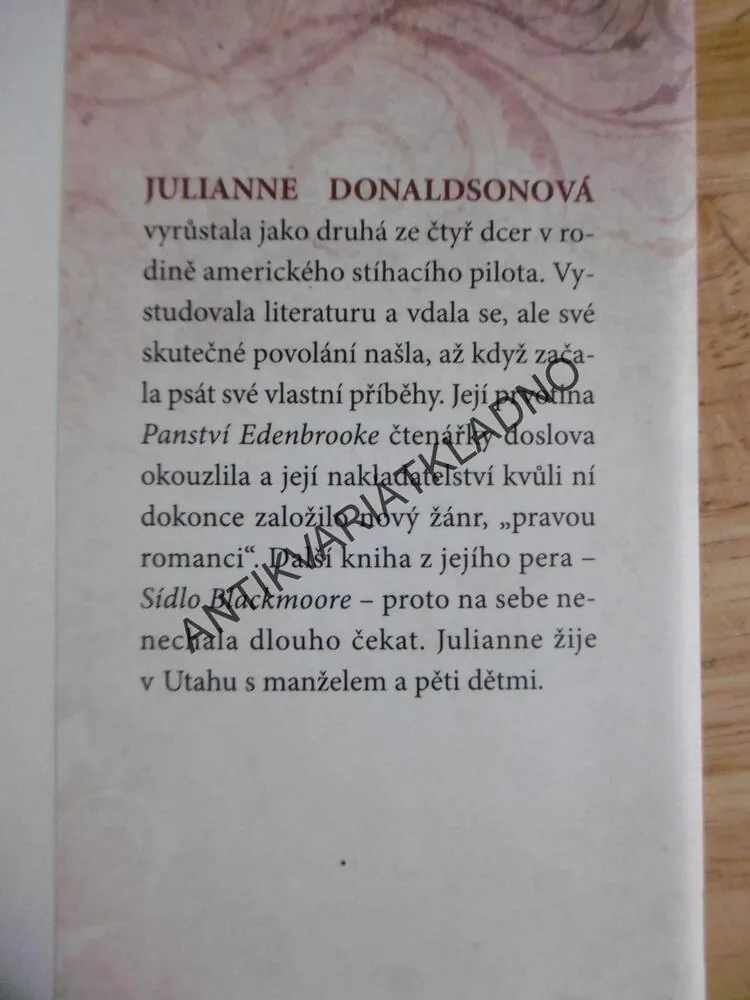 SÍDLO BLACKMOORE, JULIANNE DONALDSONOVÁ, **an