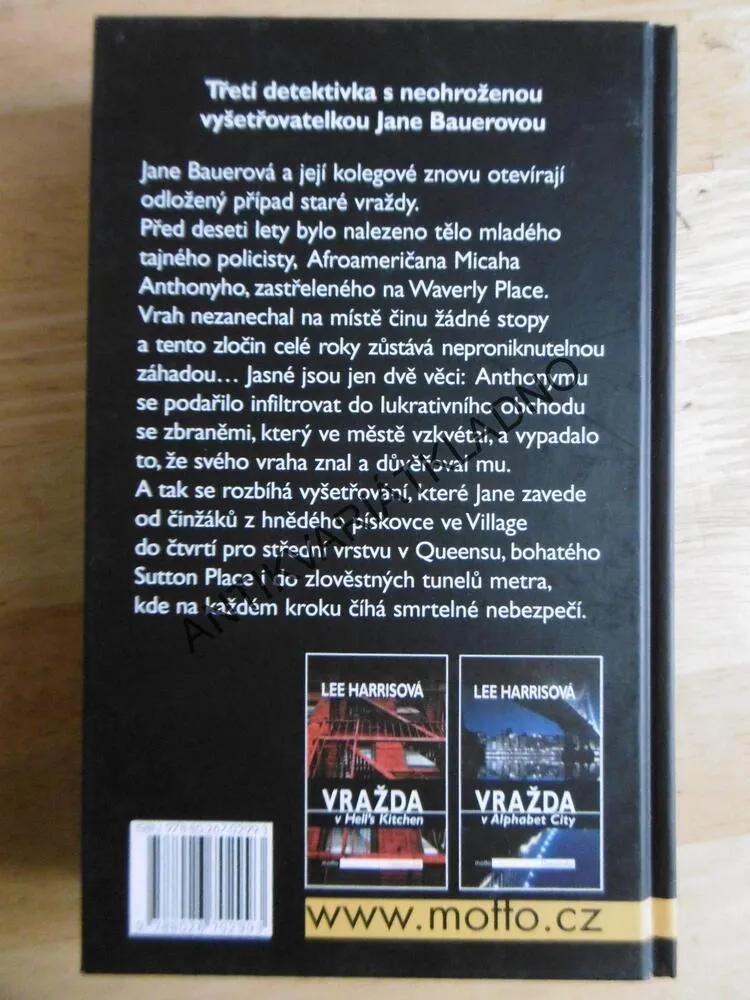 VRAŽDA V GREENWICH VILLAGE, LEE HARRISOVÁ, **an