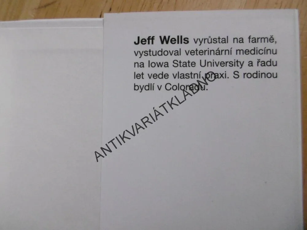 VŠICHNI MÍ PACIENTI KOPOU A KOUŠOU, JEFF WELLS, VETERINÁř, VETERINÁRNÍ KLINIKa, veterina, **an