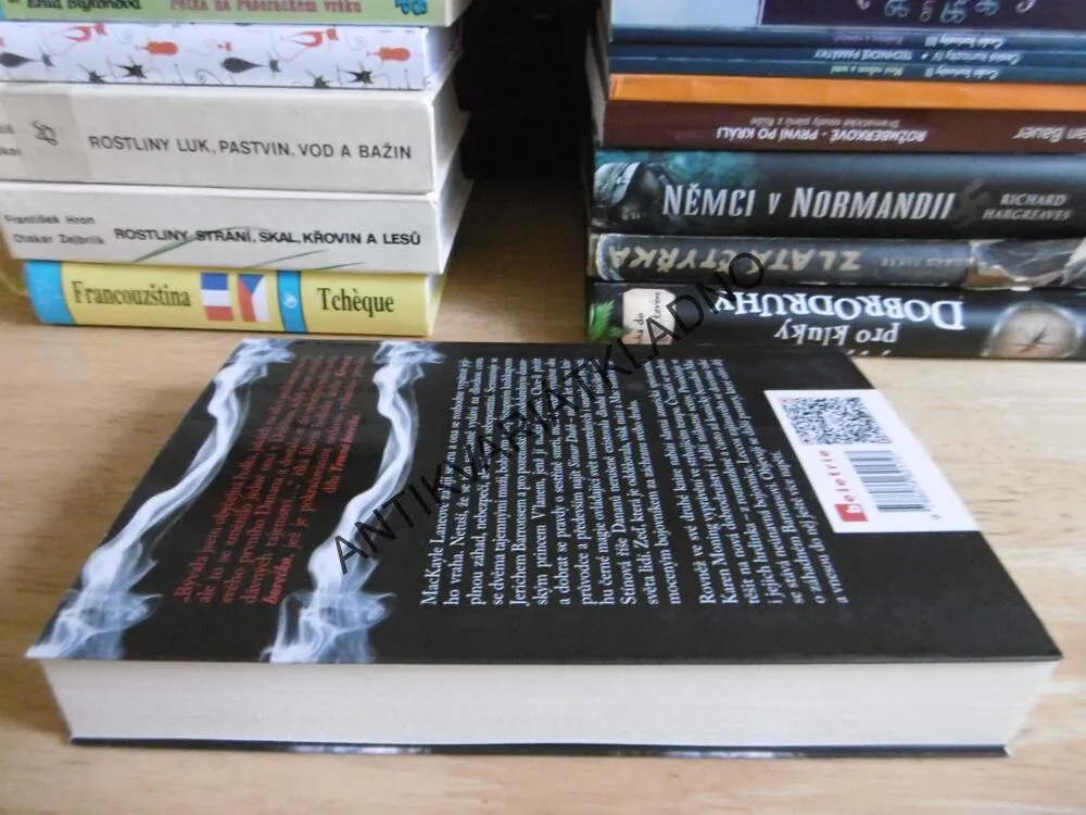 KRVAVÁ HOREČKA, KAREN MARIE MONING,, **an