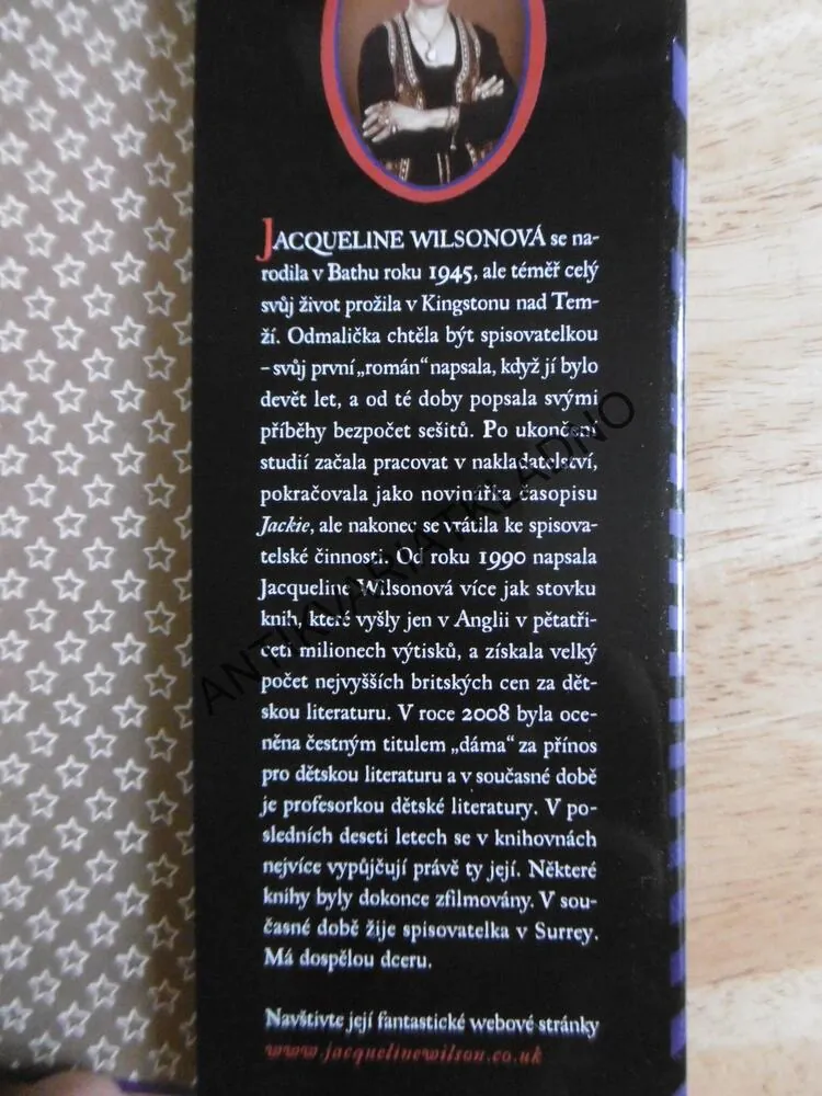 ŽIVOT NENÍ KABARET, JACQUELINE WILSONOVÁ, **an