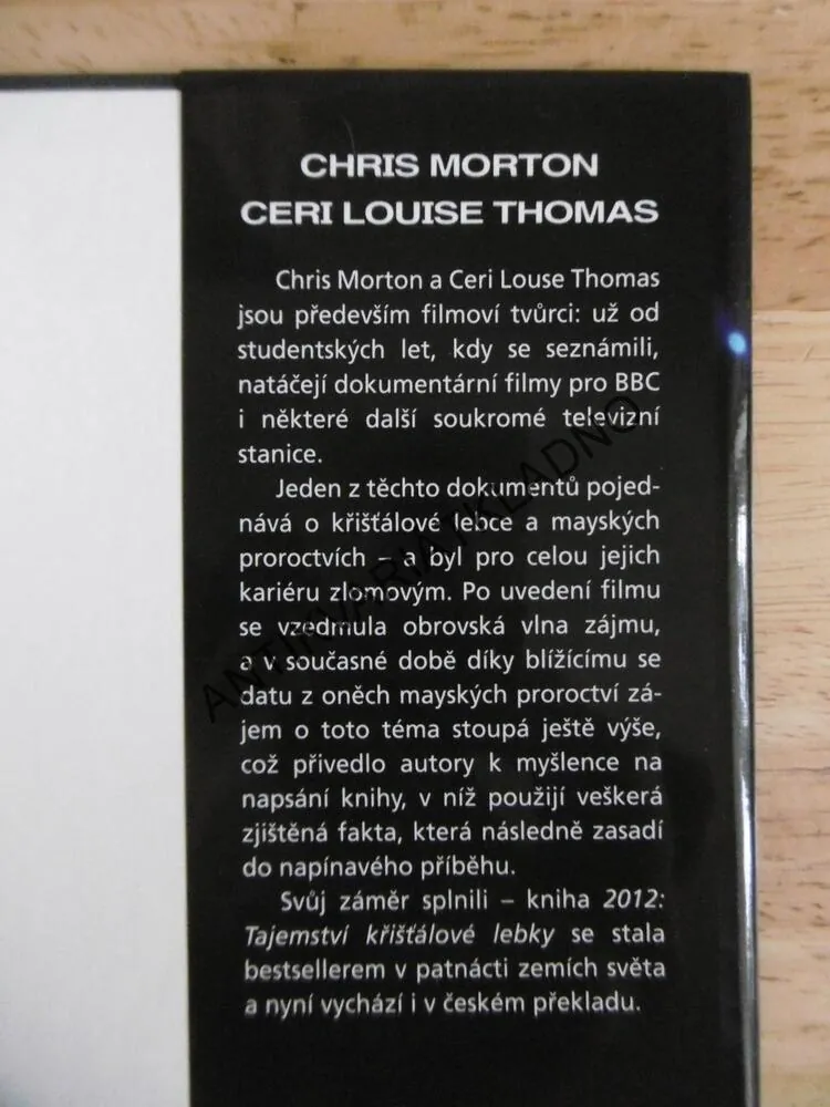 2012 TAJEMSTVÍ KŘIŠŤÁLOVÉ LEBKY, CHRIS MORTON, CERI LOUISE THOMAS, **an