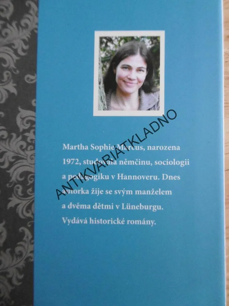 MODRÝ MEDAILON, MARTHA SOPHIE MARCUS, **an