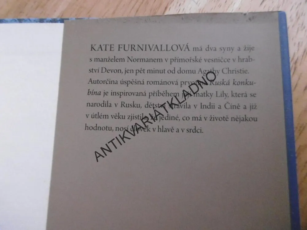 RUDÝ ŠÁL, KATE FURNIVALLOVÁ