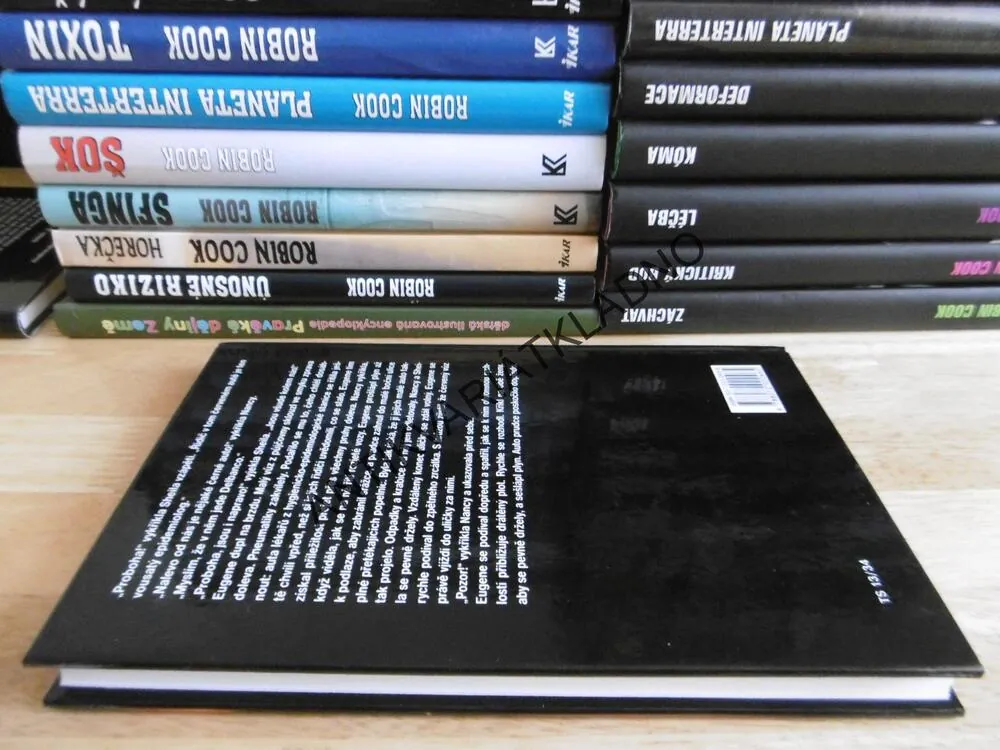 INVAZE Z GALAXIE, ROBIN COOK, **an