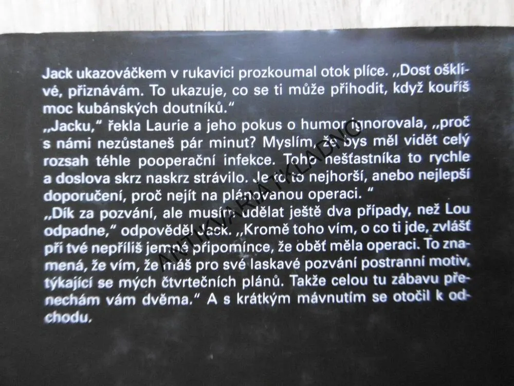 KRITICKÝ BOD, ROBIN COOK, **an