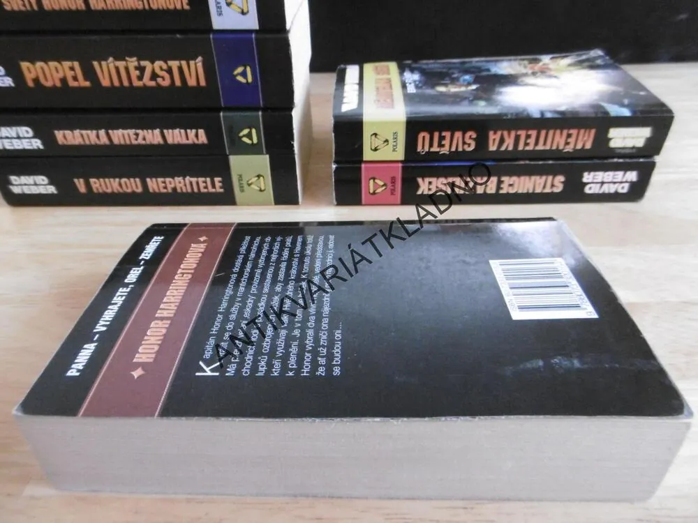 MEZI PIRÁTY, DAVID WEBER, **an