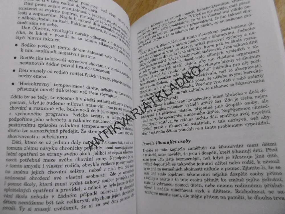 JAK OCHRÁNIT SVÉ DÍTĚ, MICHELE ELLIOTTOVÁ, **an