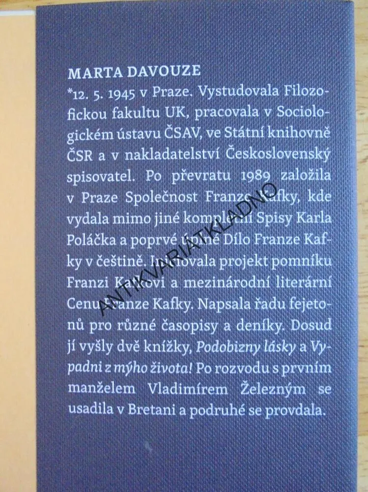 DŮM V BRETANI, MARTA DAVOUZE, **an