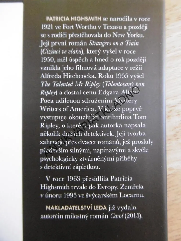 SMRT V LABYRINTU, PATRICIA HIGHSMITH, **an