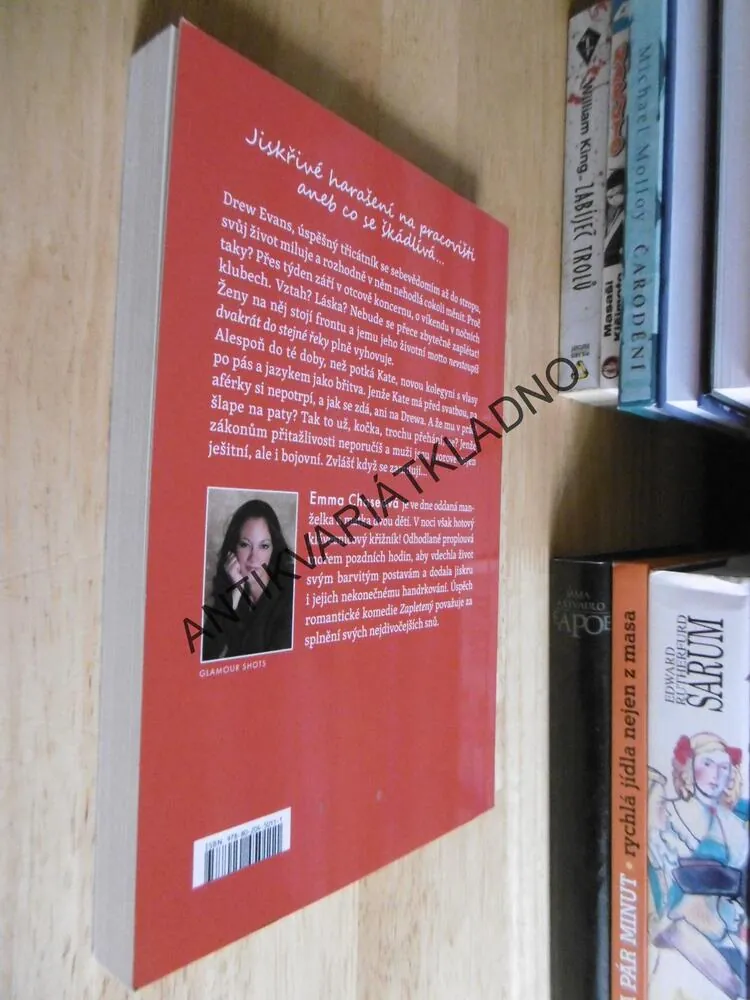 ZAPLETENÝ, EMMA CHASEOVÁ, **an