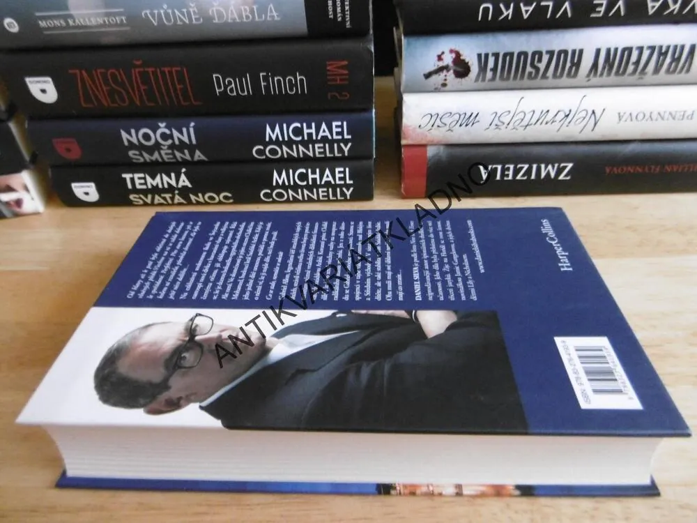 NOVÁ DÍVKA, DANIEL SILVA, **an