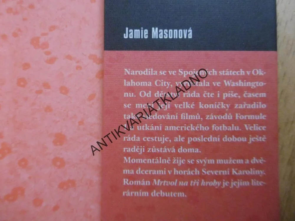 MRTVOL NA TŘI HROBY, JAMIE MASONOVÁ, **an
