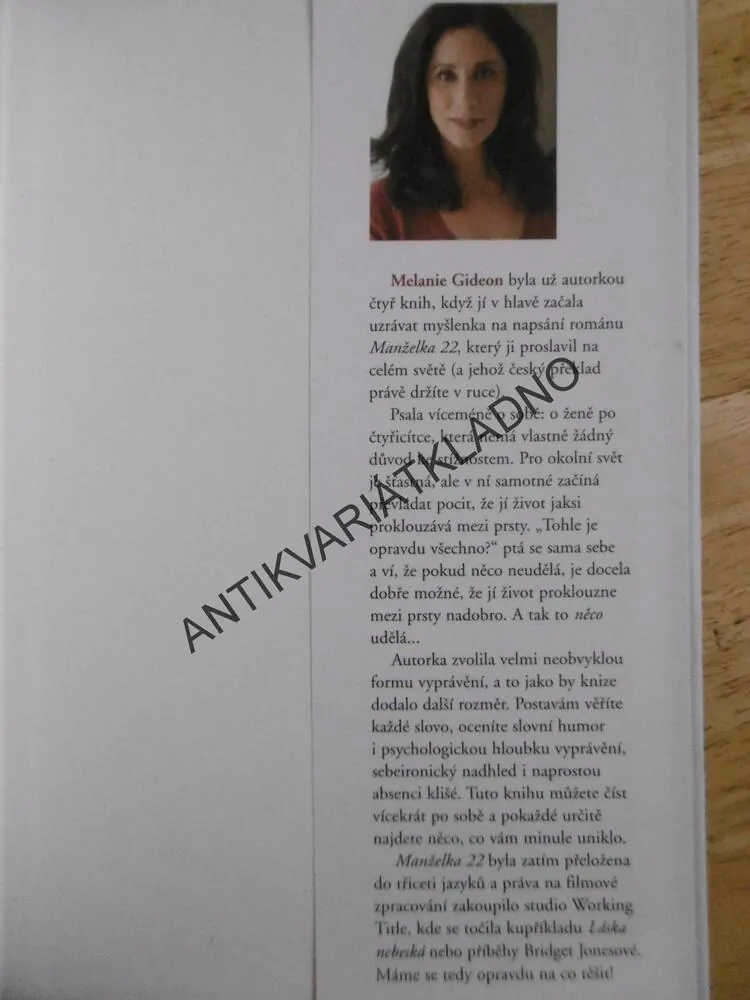 MANŽELKA 22, MELANIE GIDEON, **an