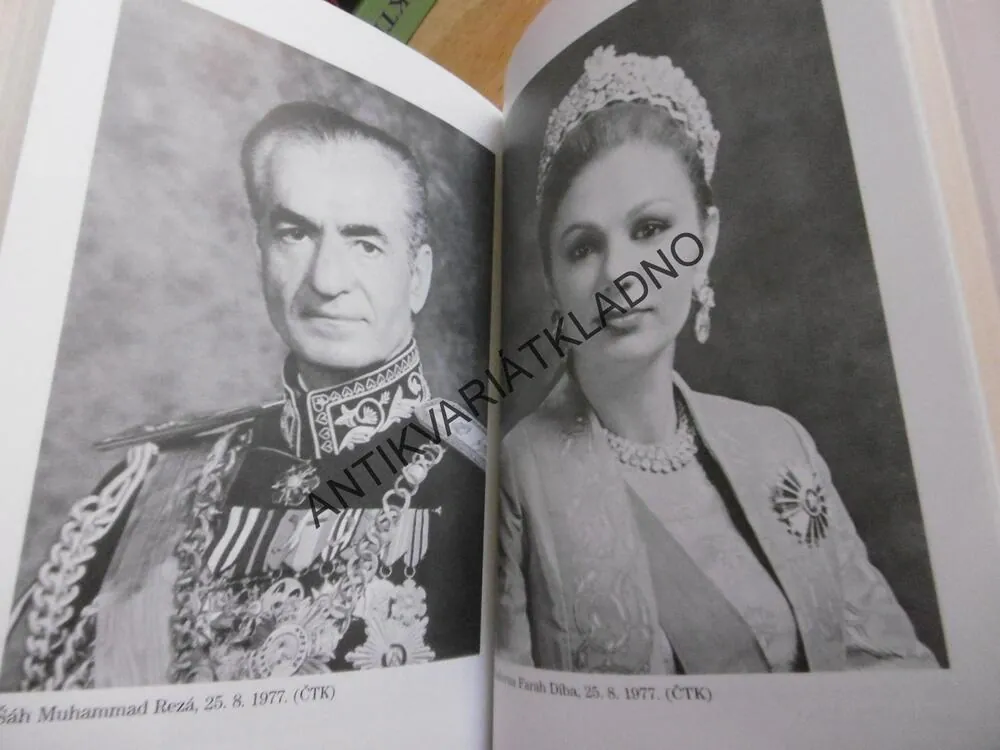 PAMĚTI, FARAH PAHLAVÍ, **an