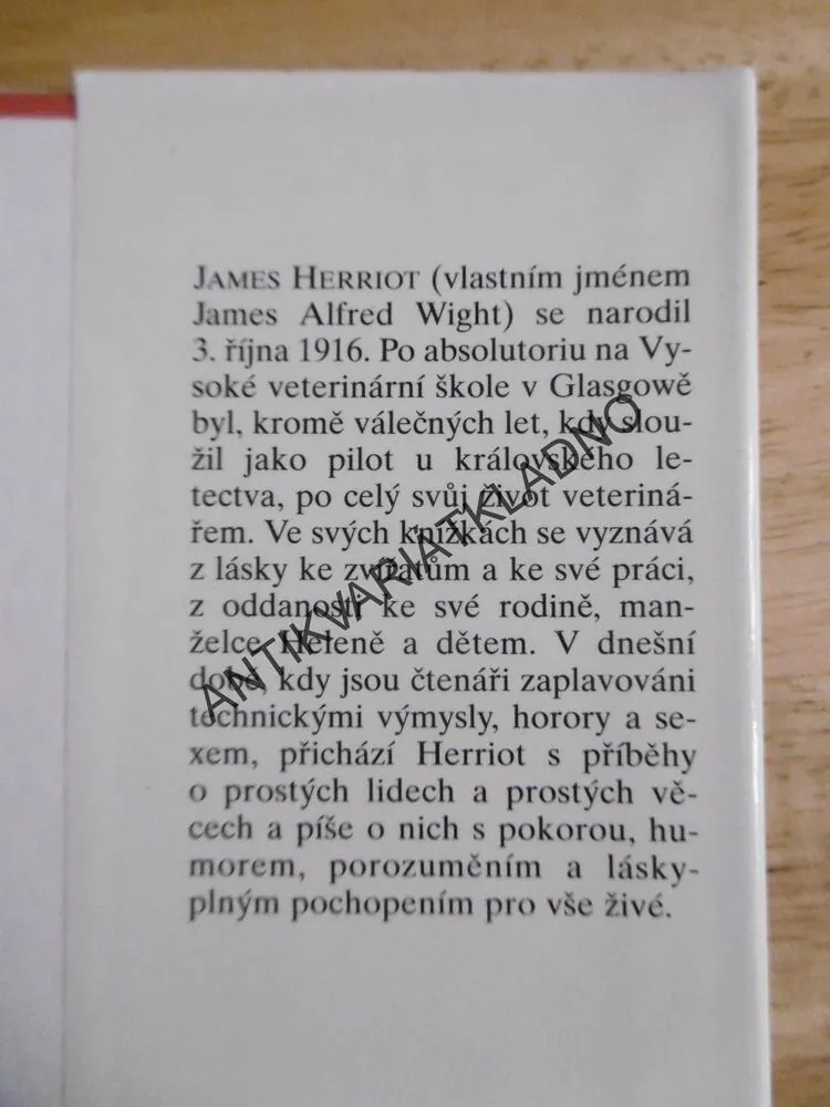ZVĚROLÉKAŘ A JEHO PŘÁTELÉ, JAMES HERRIOT, **an