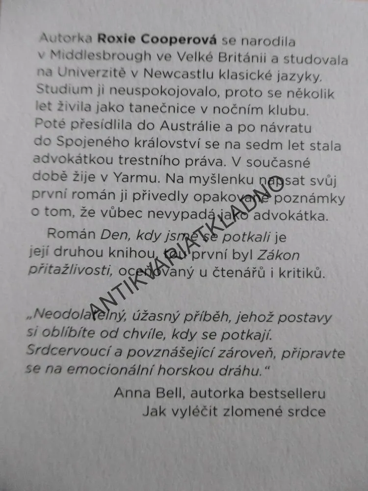 DEN, KDY JSME SE POTKALI, ROXIE COOPEROVÁ, **an
