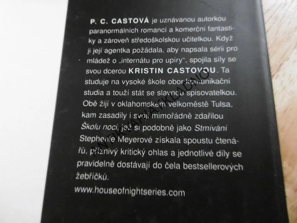 ŠKOLA NOCI 1., OZNAČENÁ, P.C. CASTOVÁ, KRISTIN CASTOVÁ, **an