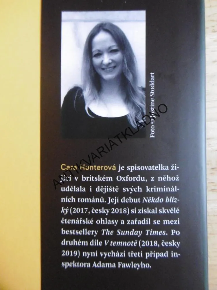NENÍ ÚNIKU, CARA HUNTEROVÁ, **an
