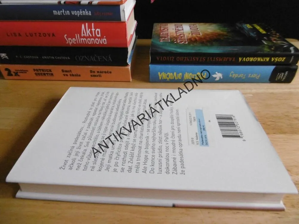 PADESÁTKA NENÍ SPROSTÉ SLOVO, LINDA KELSEY, **an