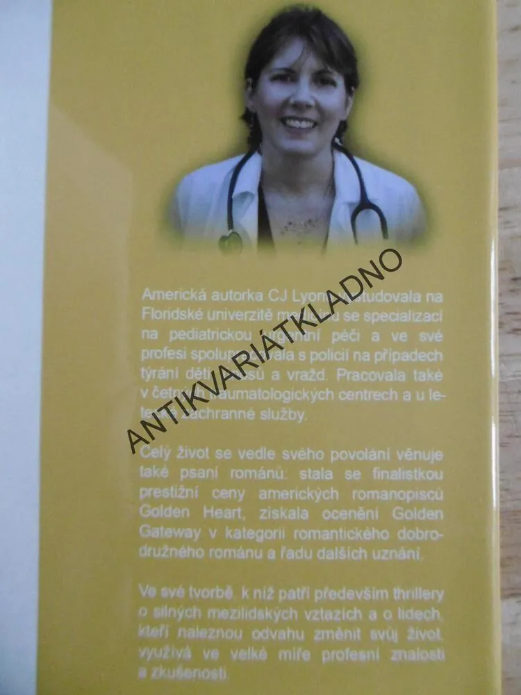 VAROVNÉ PŘÍZNAKY, CJ LYONS, **an