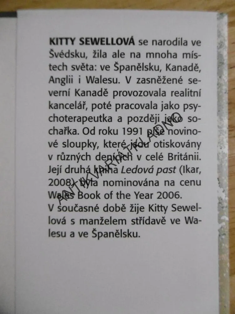 POUTO KRVE, KITTY SEWELLOVÁ, **an