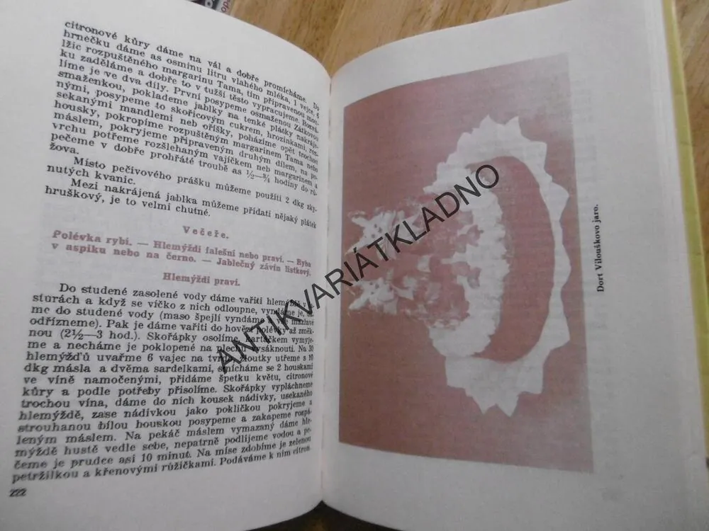 ÚSPORNÁ KUCHAŘKA, ZLATÁ KNIHA MALÉ DOMÁCNOSTI, **an