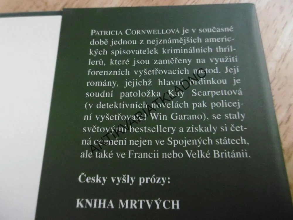 BEZ RIZIKA, PATRICIA CORNWELLOVÁ, **an