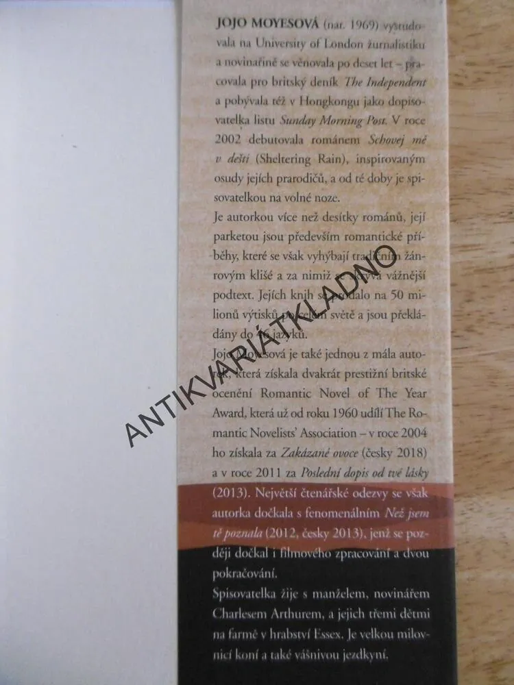 SCHOVEJ MĚ V DEŠTI, JOJO MOYESOVÁ, EDICE SVĚTOVÝ BESTSELLER, **an