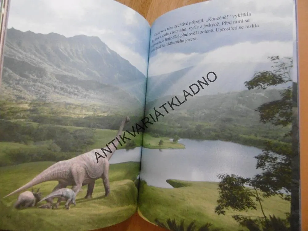DINOSAURUS, DISNEY PIXAR, **an