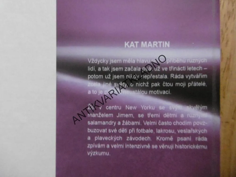 CESTA ZA LÁSKOU, KAT MARTIN, **an