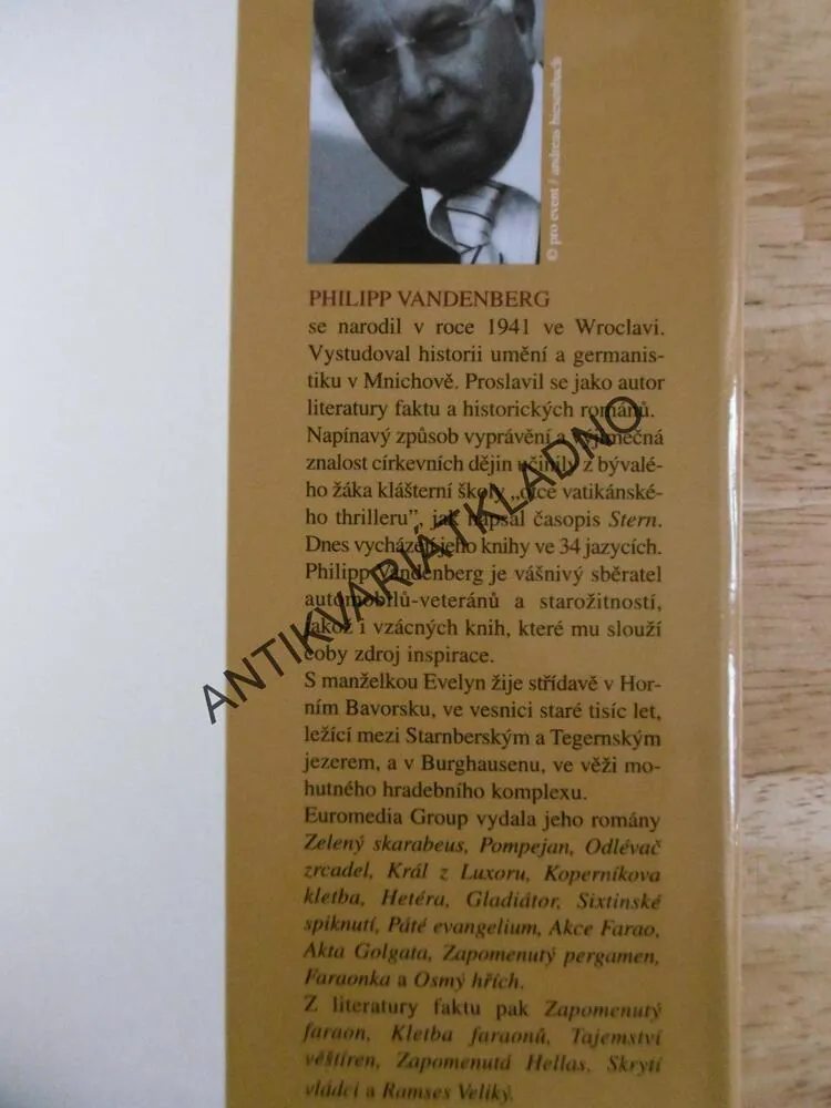 PURPUROVÉ STÍNY, PHILIPP VANDERBERG, **an