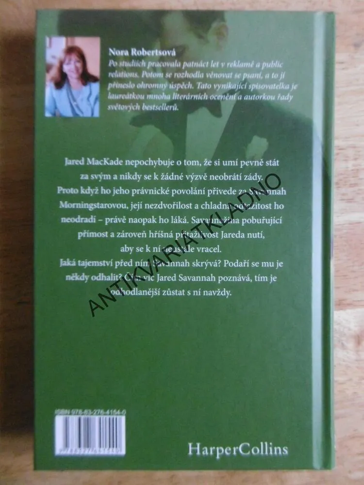 V PASTI LÁSKY, NORA ROBERTSOVÁ, **an