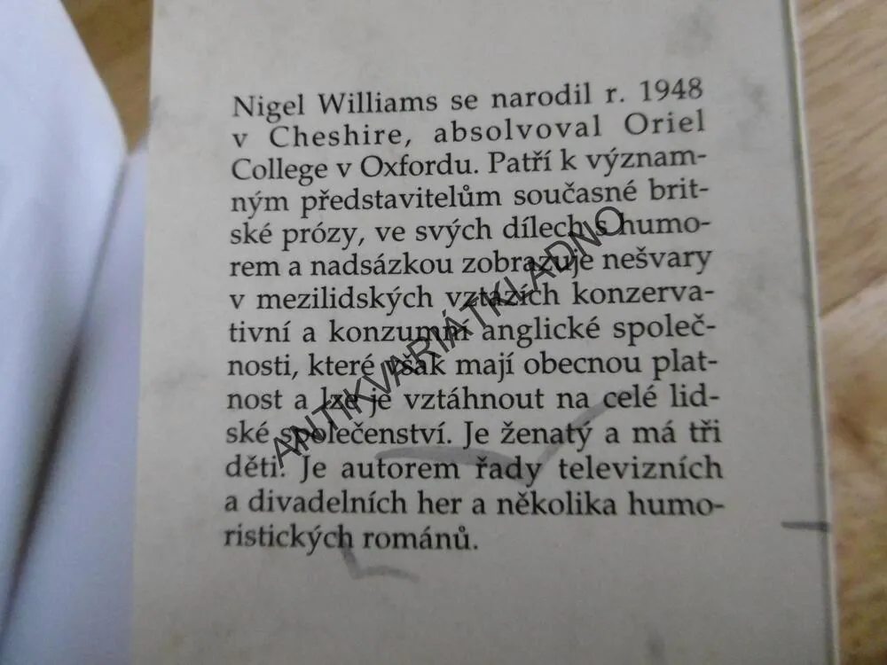 WIMBLEDONSKÝ TRAVIČ, NIGEL WILLIAMS, **an