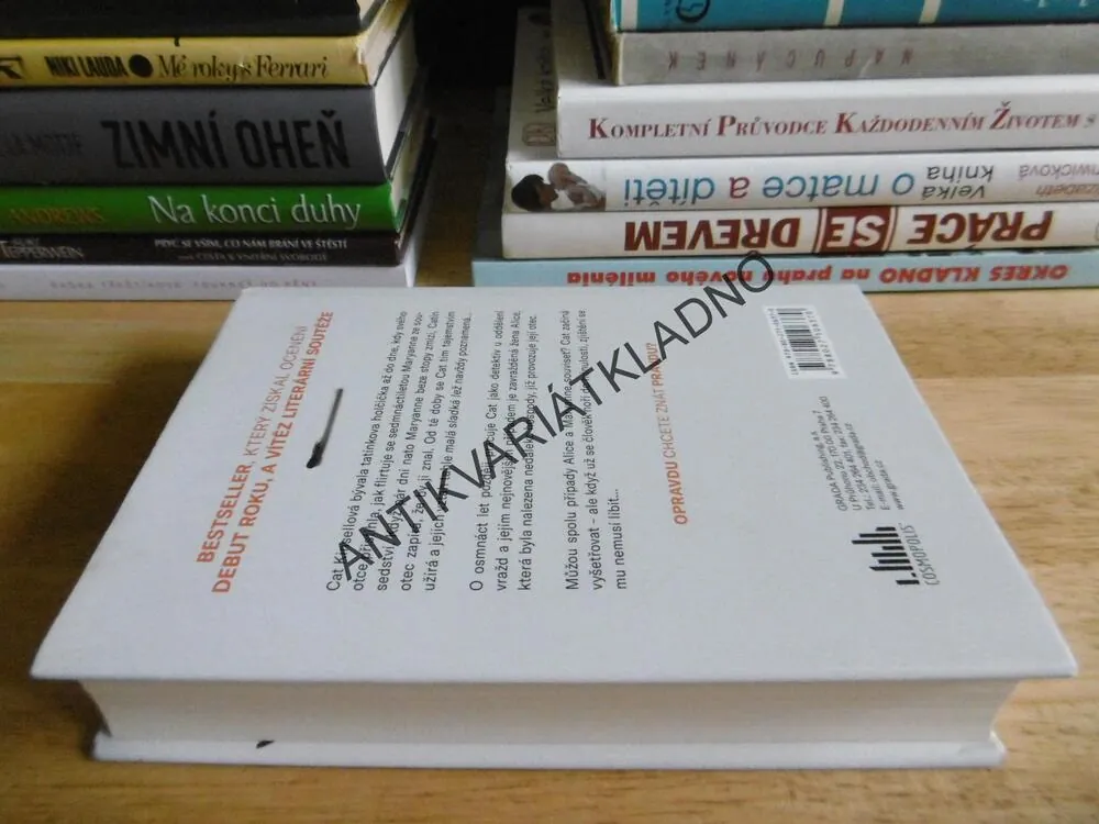 MALÉ SLADKÉ LŽI, CAZ FREAROVÁ, **an