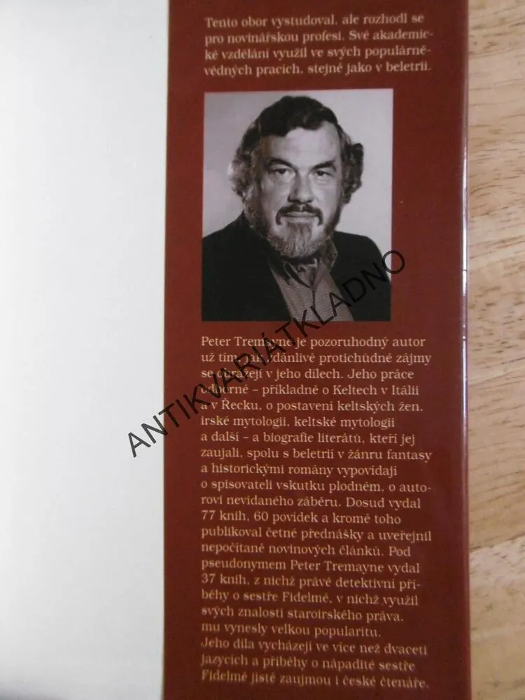 ROZHŘEŠENÍ VRAŽDOU, PETER TREMAYNE, **an