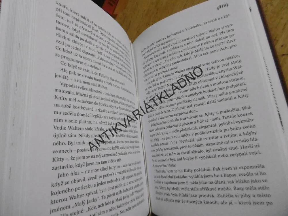 ŠPIČKU JAZYKA, SARAH WATERSOVÁ, **an