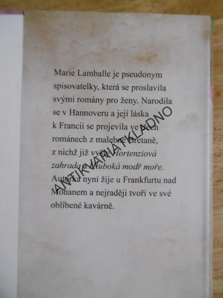 MAJÁK NA ÚTESECH, MARIE LAMBALLE, **an