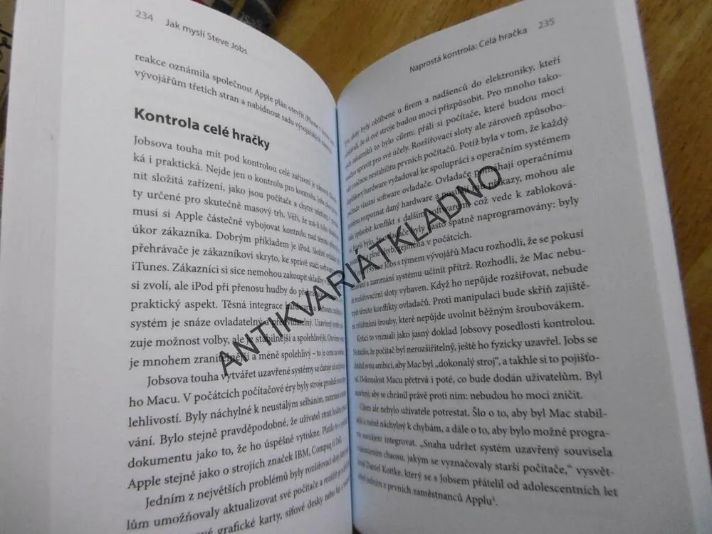 JAK MYSLÍ STEVE JOBS, LEANDER KAHNEY, **an