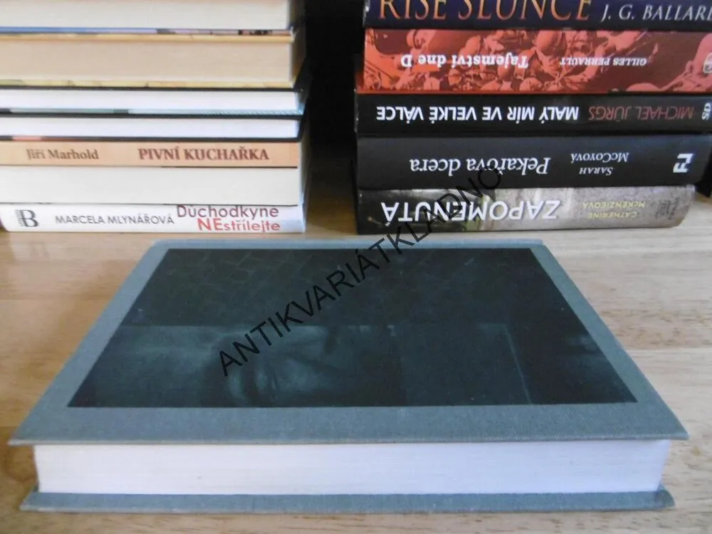 TŘIKRÁT NAPOLEON BONAPARTE, ARTHUR UPFIELD **an