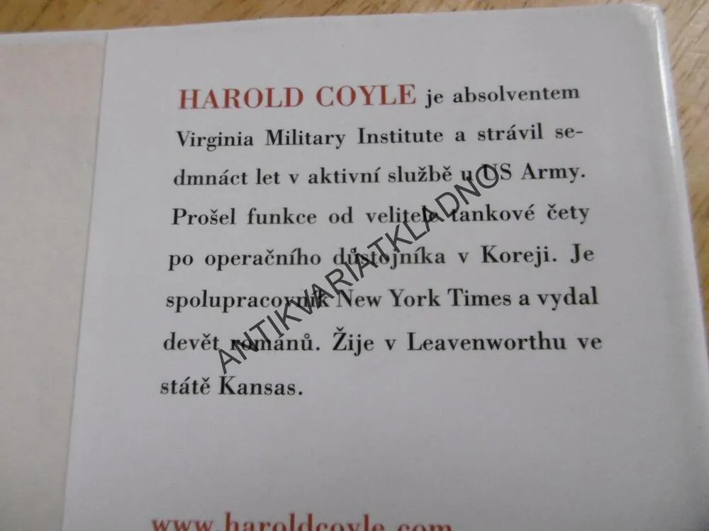 TÝM YANKEE, HAROLD COYLE, **an