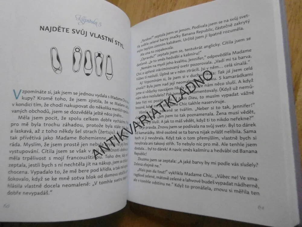 MADAME CHIC, JENNIFER L. SCOTTOVÁ, **an