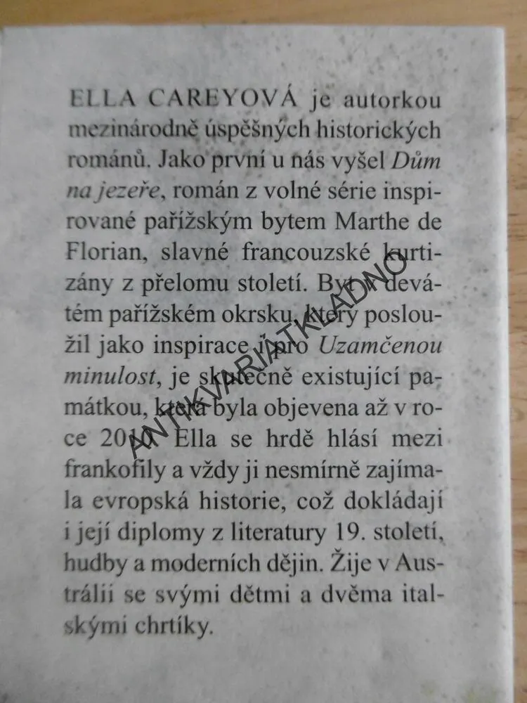 UZAMČENÁ MINULOST, ELLA CAREYOVÁ, **an