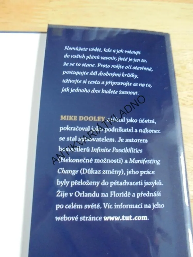 ŽIJTE V SOULADU S VESMÍREM, MIKE DOOLEY,