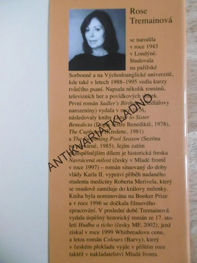 VALENTINA A JÁ, ROSE TREMAINOVÁ, **an