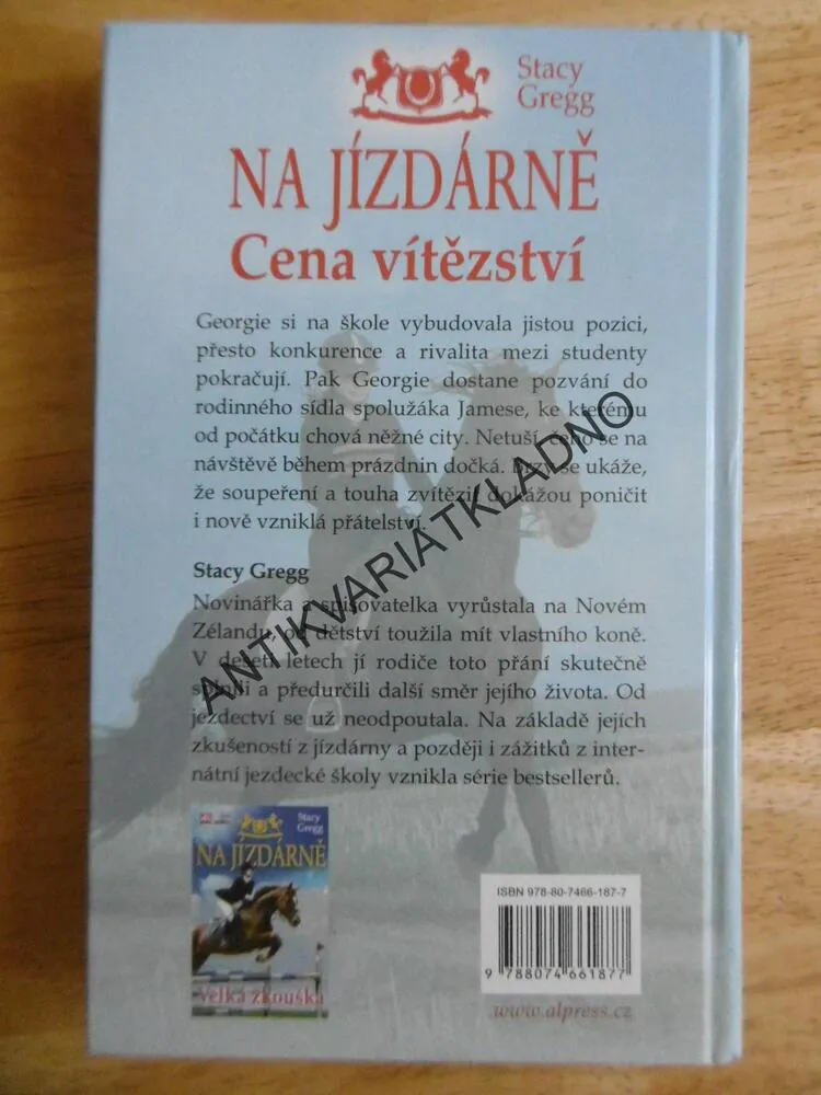 CENA VÍTĚZSTVÍ, NA JÍZDÁRNĚ, STACY GREGG, **an