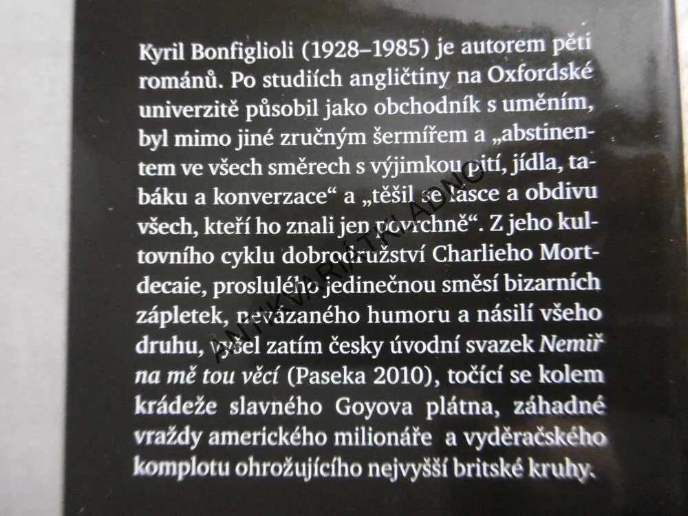 PISTOLE MÁ PŘEDNOST, KYRIL BONFIGLIOLI, **an