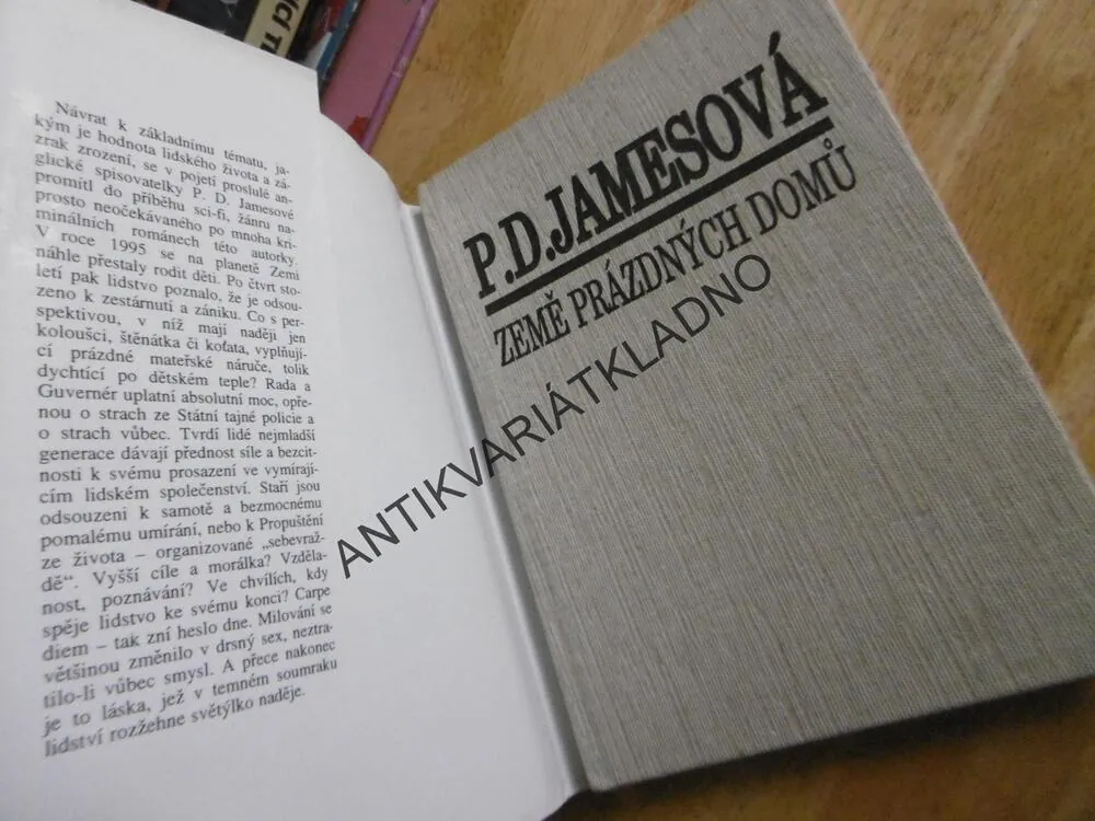 ZEMĚ PRÁZDNÝCH DOMŮ, P.D.JAMESOVÁ, **an